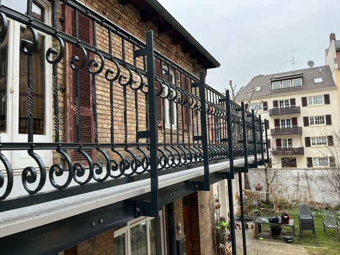 Geschmiedetes Balkongeländer mit Ornamenten